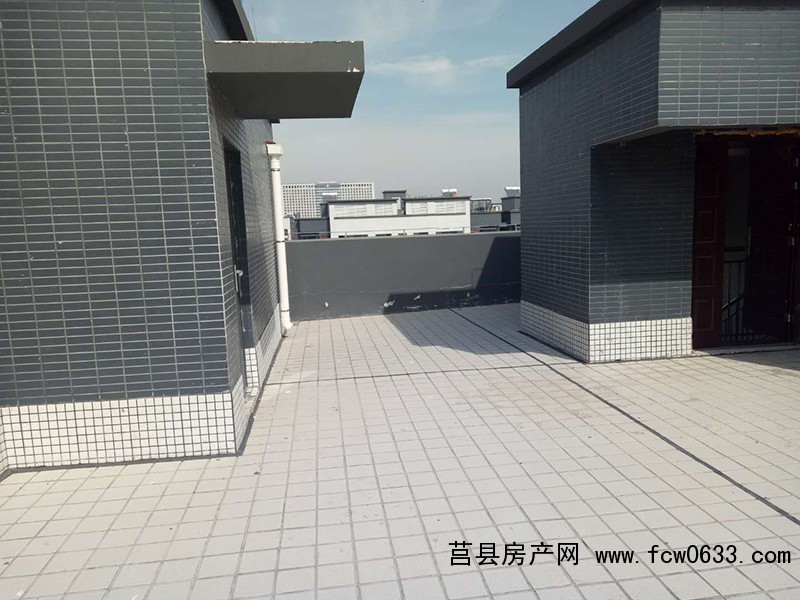 莒县顶楼带大平层