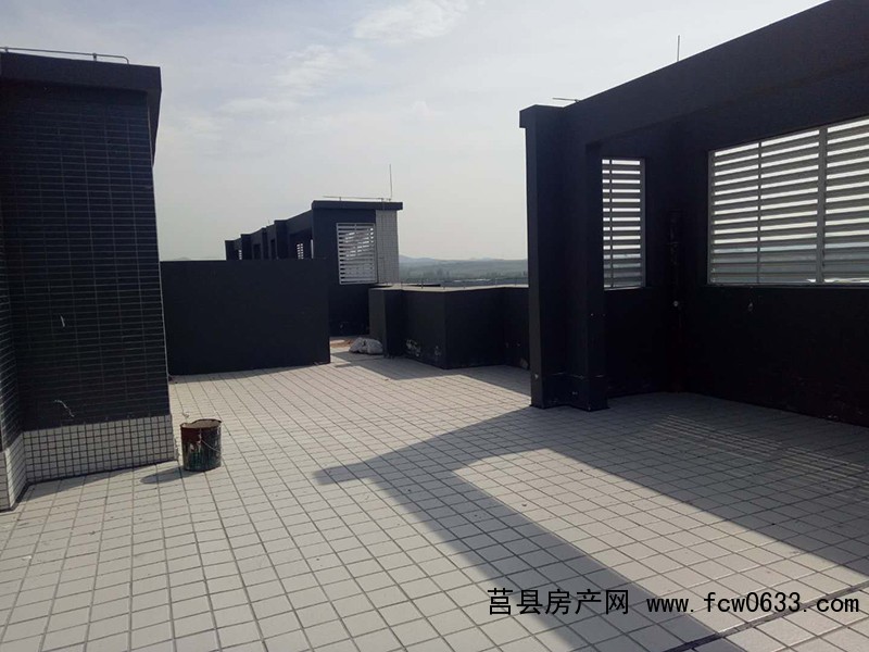莒县顶楼带阁楼